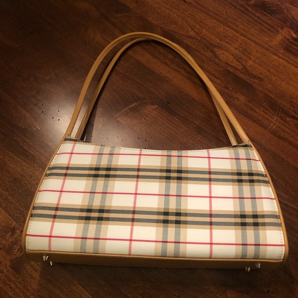 New handbag that looks great with everything. - Picture 1 of 8